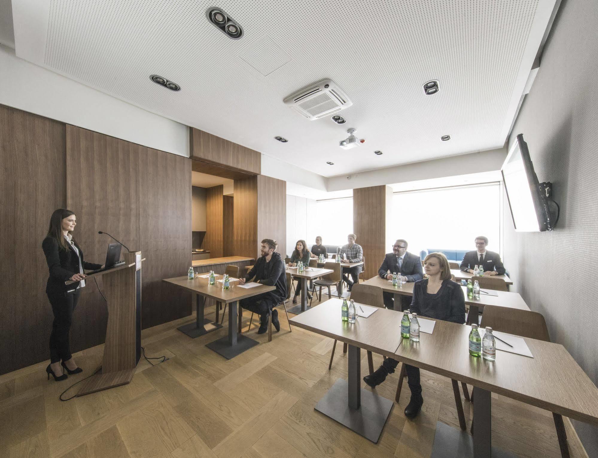 Hotel Cubo Ljubljana Exteriör bild